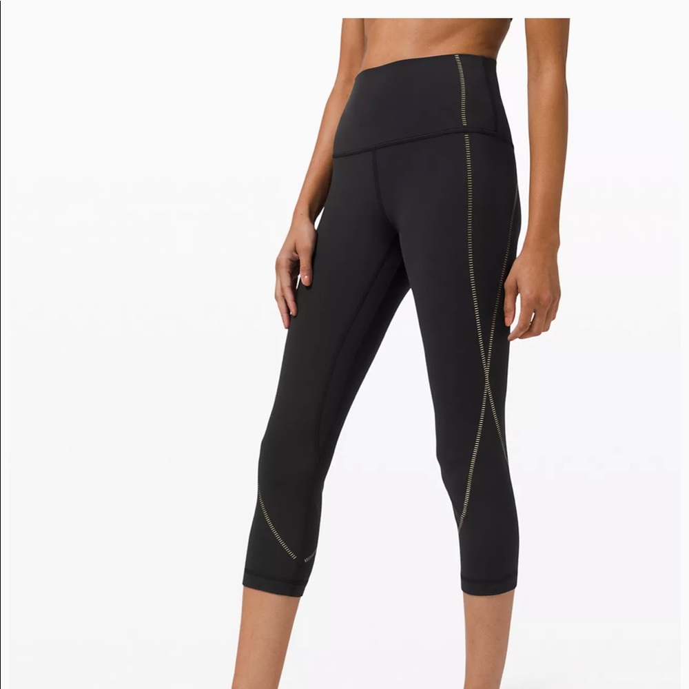 New Lululemon 21” Special Edition Align crops